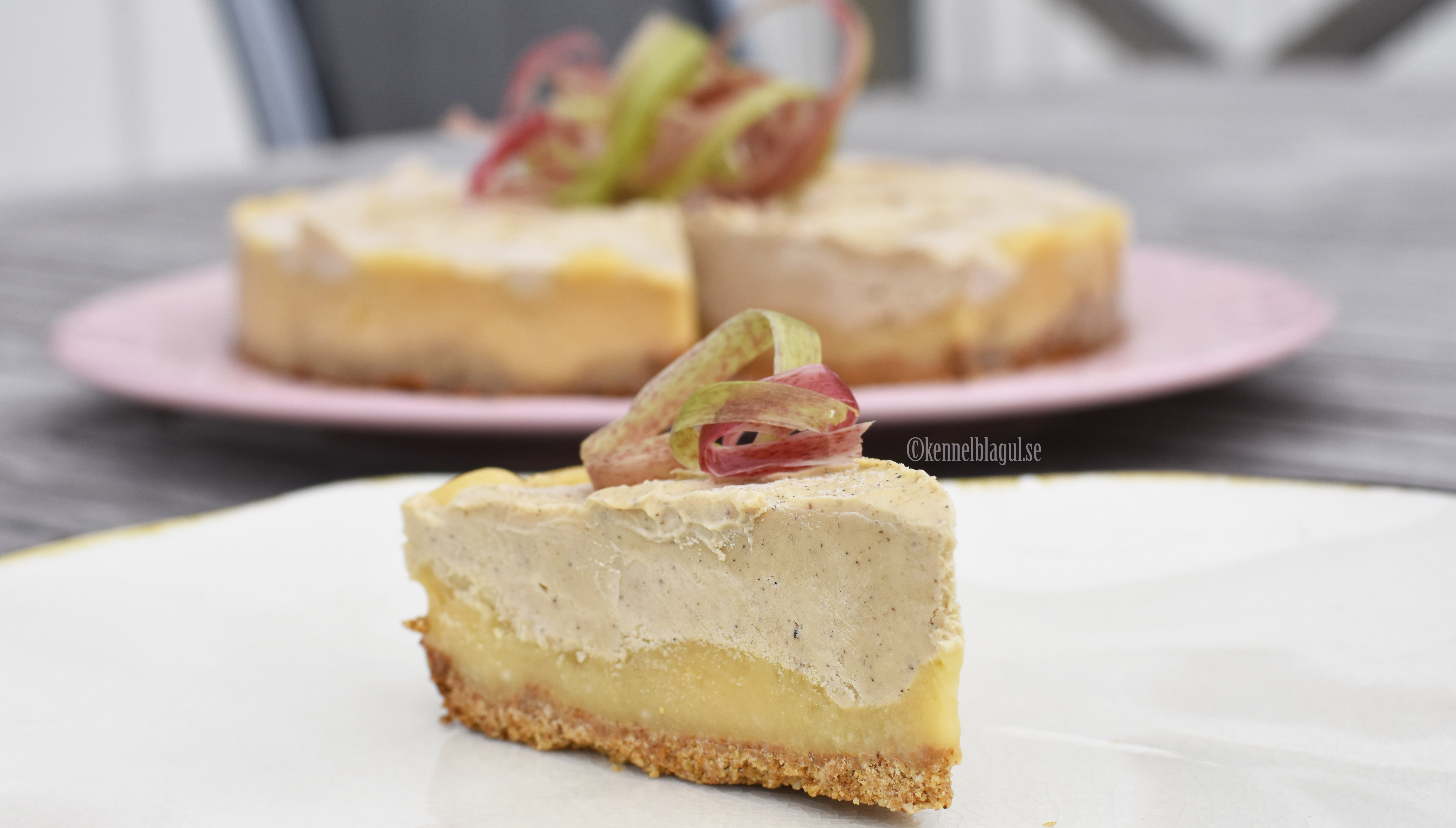 1cheesecake med rabarbercurd.jpg